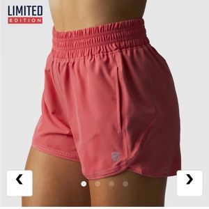 Born Primitive Coral Swift Run Shorts M
